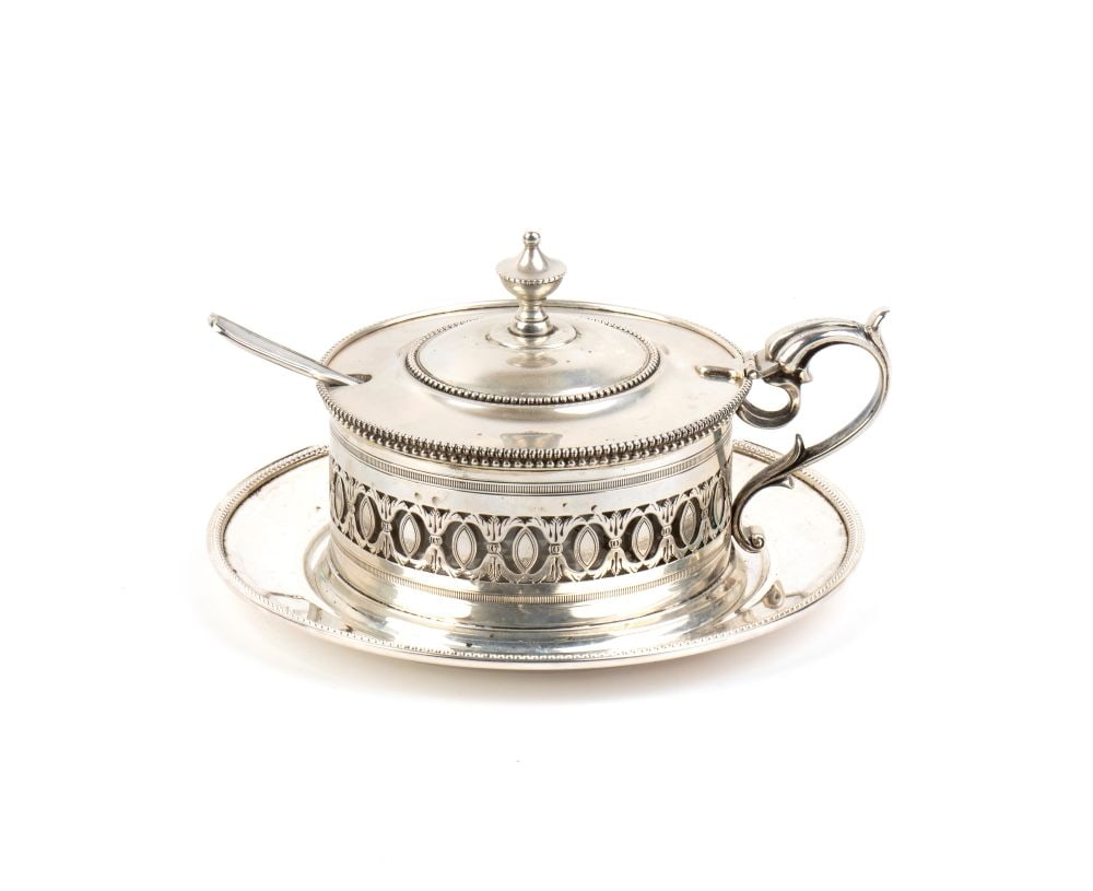Italian solid silver cheese dish: Circular in shape, with a glass container, a plate and a spoon.800/1000 silver and sterling silver, hallmarked "476 FI- 800"; "PAMPALONI STERLING - 925 - 176 FI"; "20 AL - RC - 800".