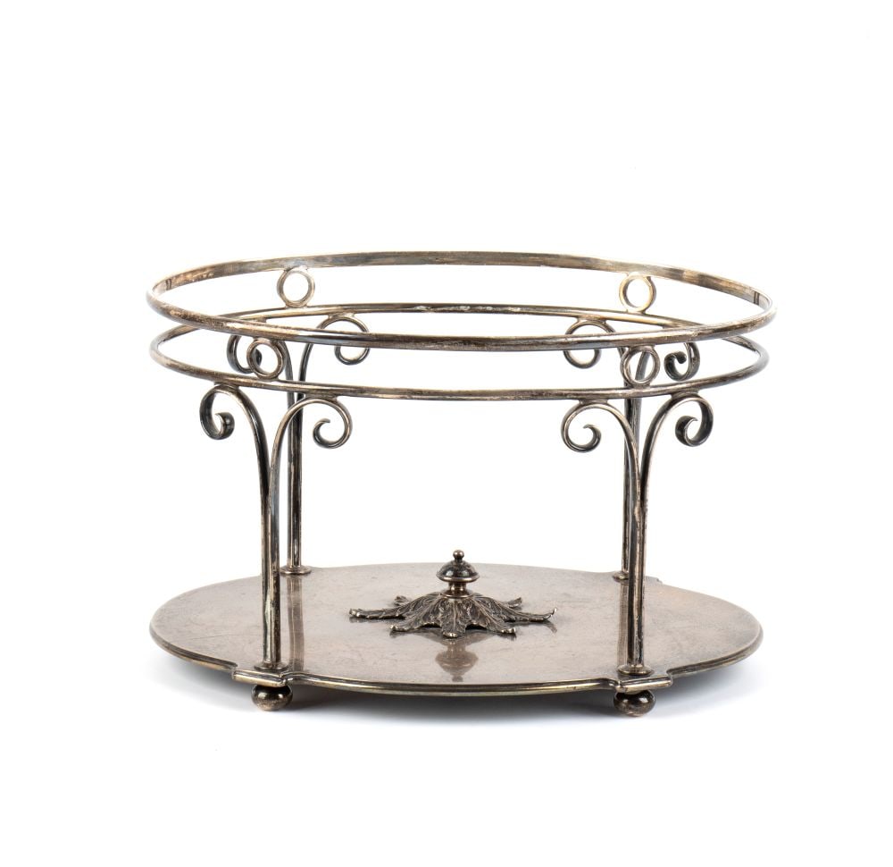 James Dixon & Sons English Victorian Sterling Silver stand: with circular base, resting on a plinth with small spherical feet, and features a central decorative element in the shape of a leaf. The upper section consists of a circular gallery supported by four