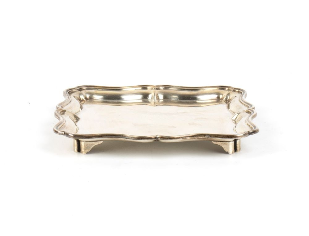 CORNELIUS JOSHUA VANDER English Edwardian sterling silver salver: rectangular in shape with rounded corners and an elegantly contoured, mixed-line profile featuring soft curves and counter-curves. The outer rim is raised and features a raised moulding with grooves