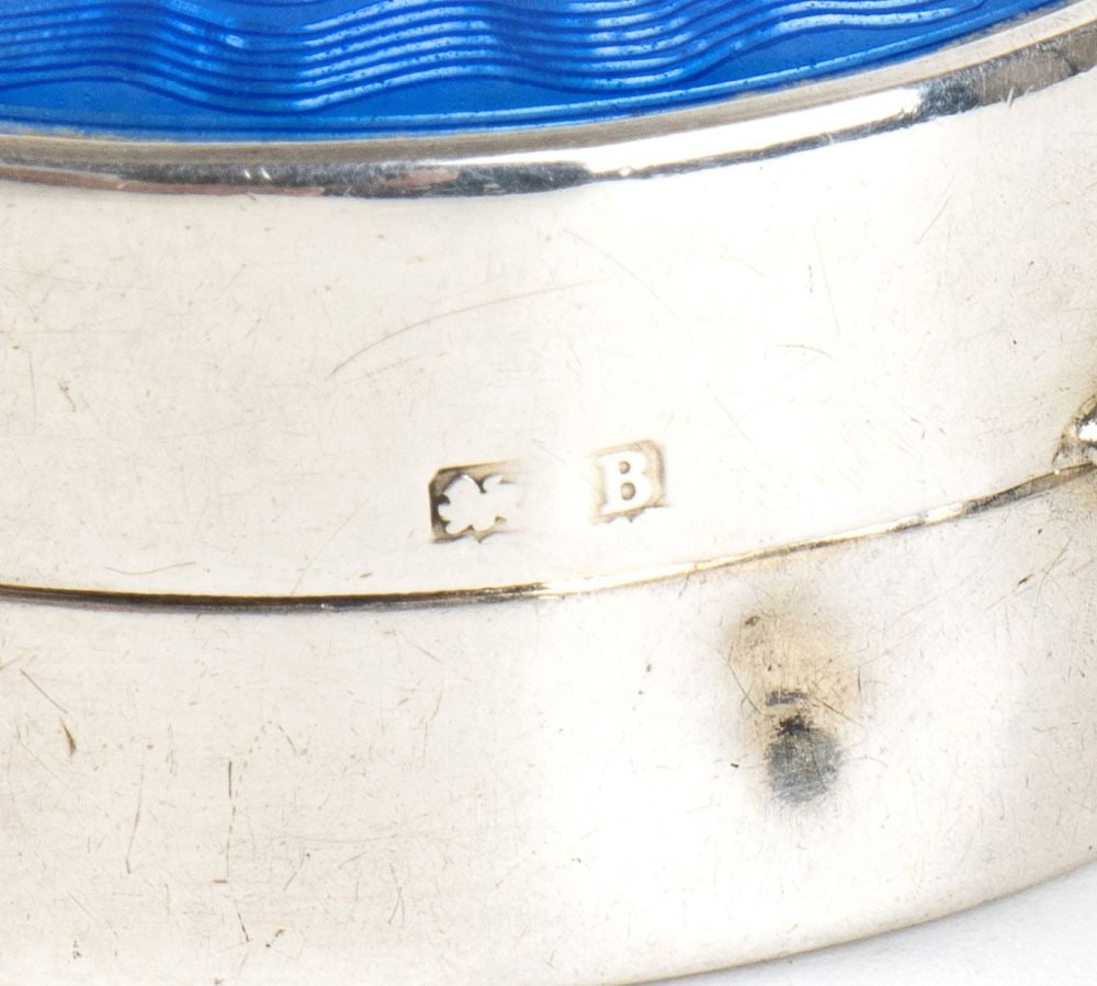 Small silver box with enamel work - 4