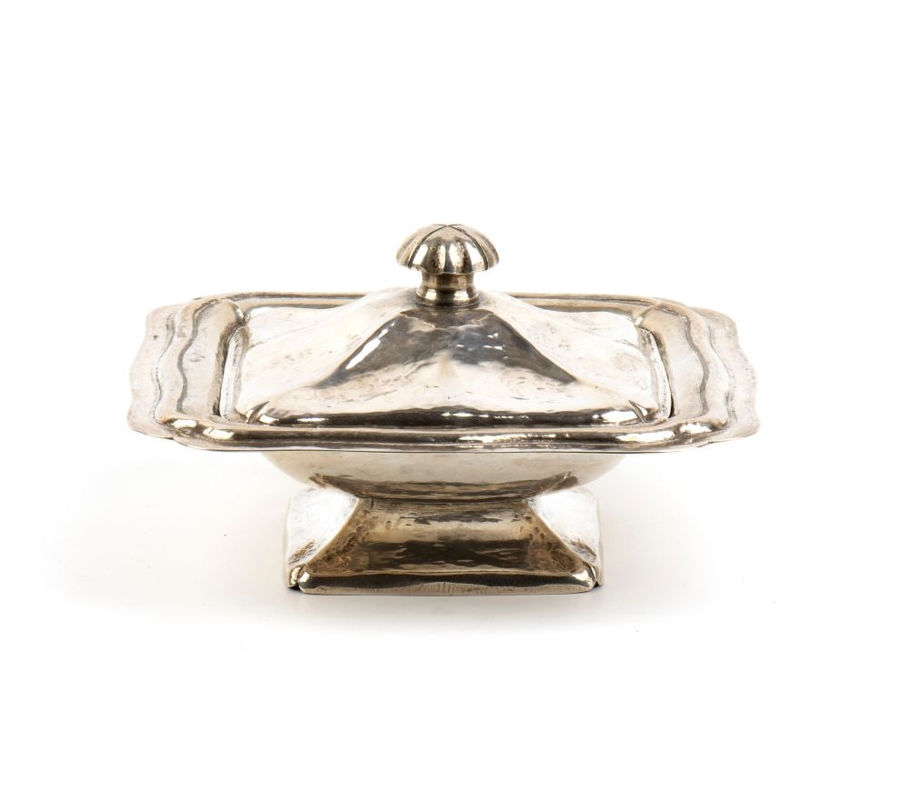 Italian solid silver basket: geometrically shaped, with hammer marks, with a lid and resting on a square base.Hallmarked with counterfeit 18th-century Neapolitan marks and with modern marks ‘188 NA – 800’.