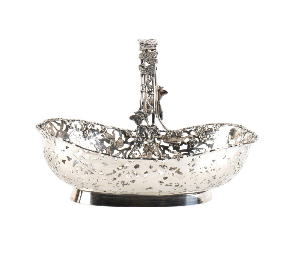 Italian solid silver basket: featuring plant motifs and leaf patterns, resting on an oval base with a smooth surface, and a perforated handle decorated with leaves.800/1000 silver, hallmarked ‘800’.
