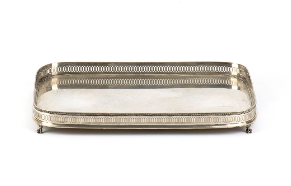 Italian soilid silver tray.: rectangular in shape, featuring an elegant openwork gallery border running all the way round the edge, framed by a double moulding both at the top and at the base. The tray is raised off the surface