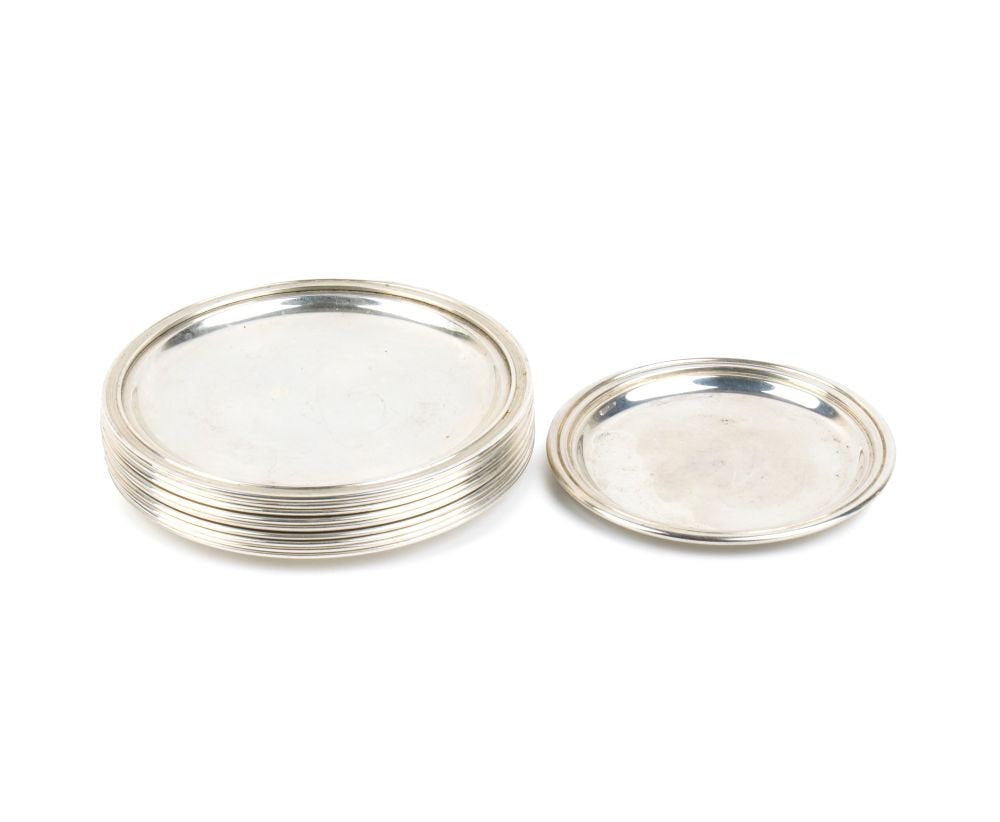 Set of 10 solid silver bottle coaster: circulare in shape, smooth body.800/1000 silver, hallmarked "800 - *755 MI".Diameter of group 9: 12 cm;Diameter 1: 9.5 cm.