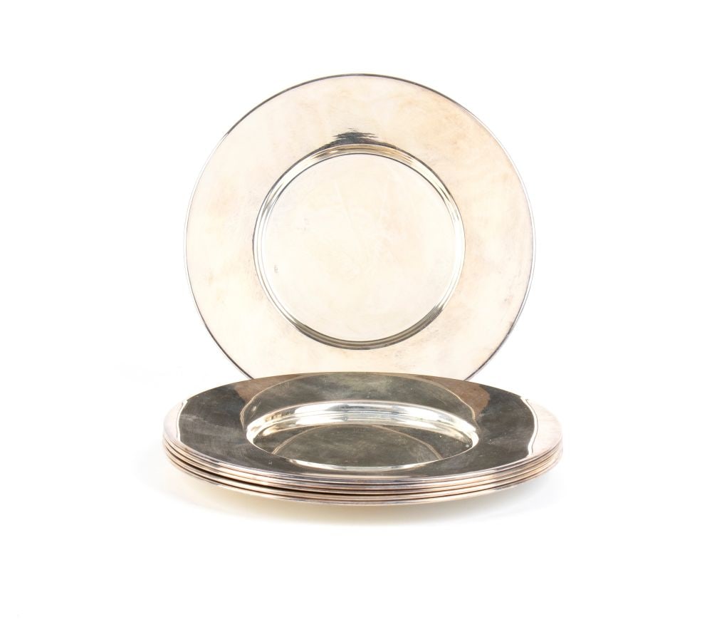 Set of 6 Italian solid silver small plates: circular in shape with a wide rim.800/1000 silver, hallmarked "800 – St - 39 PA", silversmith FIORENTINO GIOVANNI.
