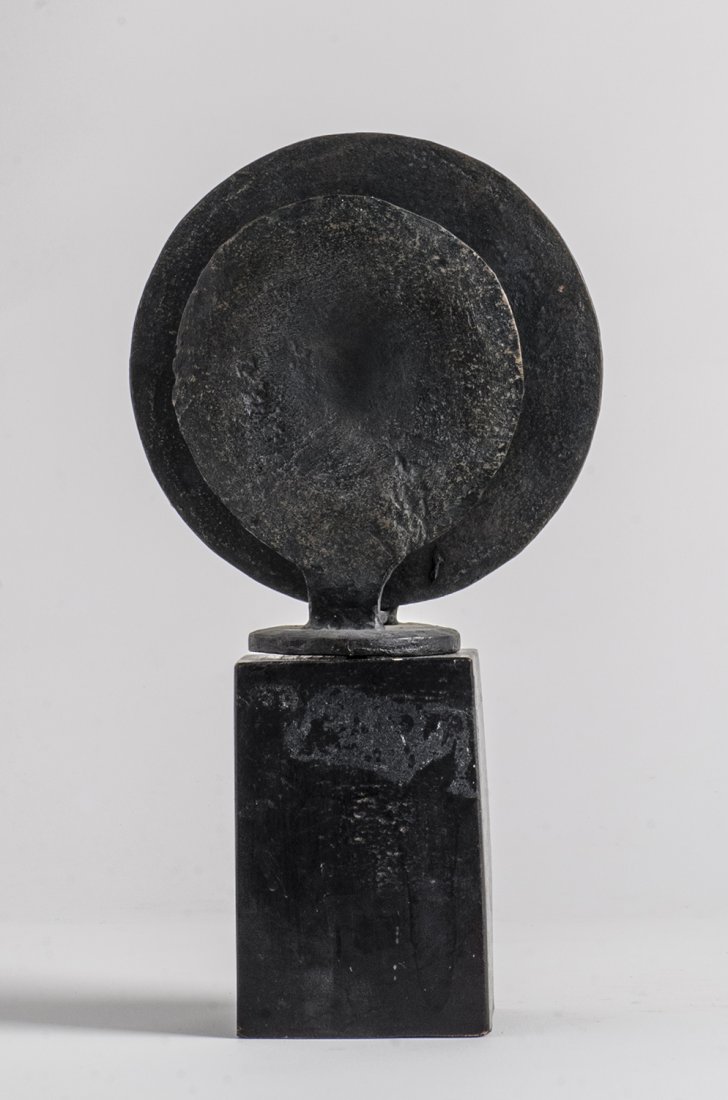 ENRICO ACCATINO - Presence, 1967: ENRICO ACCATINO Genoa 1920 - Rome 2007 Presence, 1967 Hand-forged iron, h. 18,5 cm (h. 31 cm with the base) Signed, dated and number under the base of the sculpture: Accatino 67, 2/5 Exhibited La circ