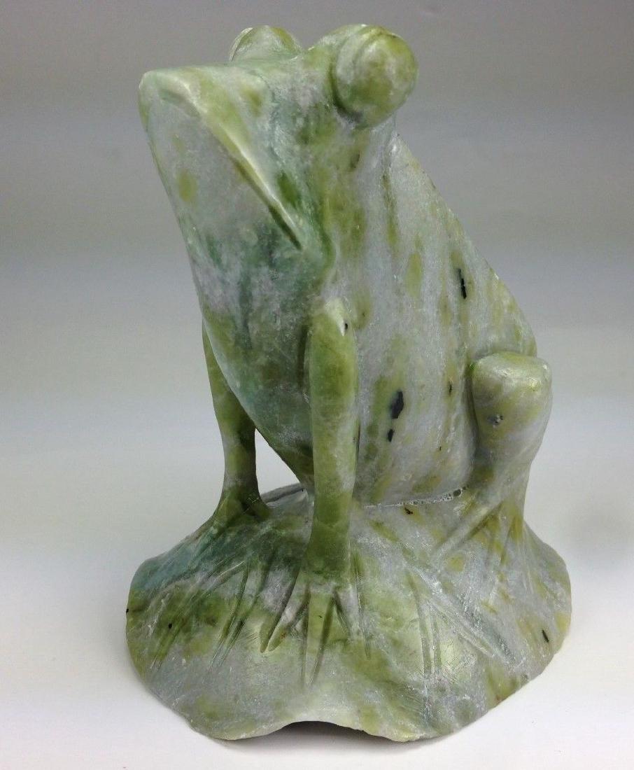 1960's Vintage Chinese Carved Nephrite Jade Frog Statue: 1960's Vintage Large Chinese Carved Nephrite Jade Frog Statue Sitting On Pond Leaf. Size:3"x3" x4" - Weight:1.4Lbs