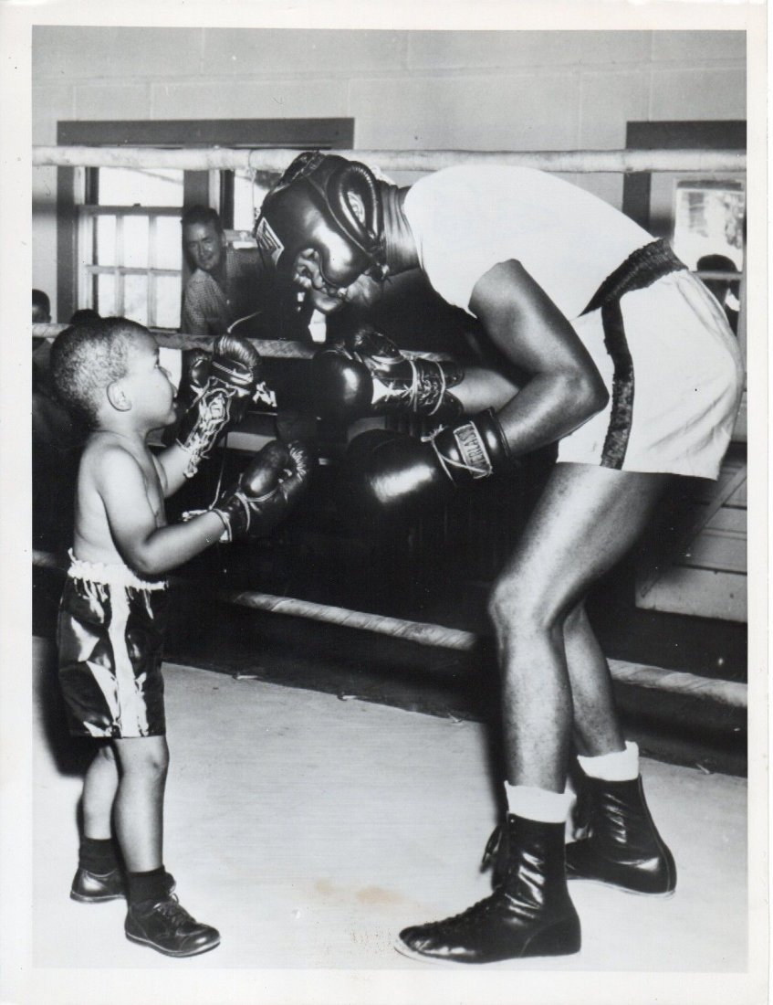 1951 Original Photo Cuban Boxing Champ KID GAVILAN: 1951 Original Photo Cuban Boxing Champ KID GAVILAN & Gary Winford 3 Years-Old.This is an original, vintage photo showing the famous Cuban boxing champion, KID GAVILAN, all smiles sparring with 3 years