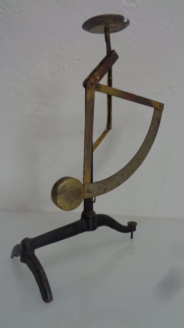 19 century Antique Brass Postal Scale with Cast Iron (1 of 2)