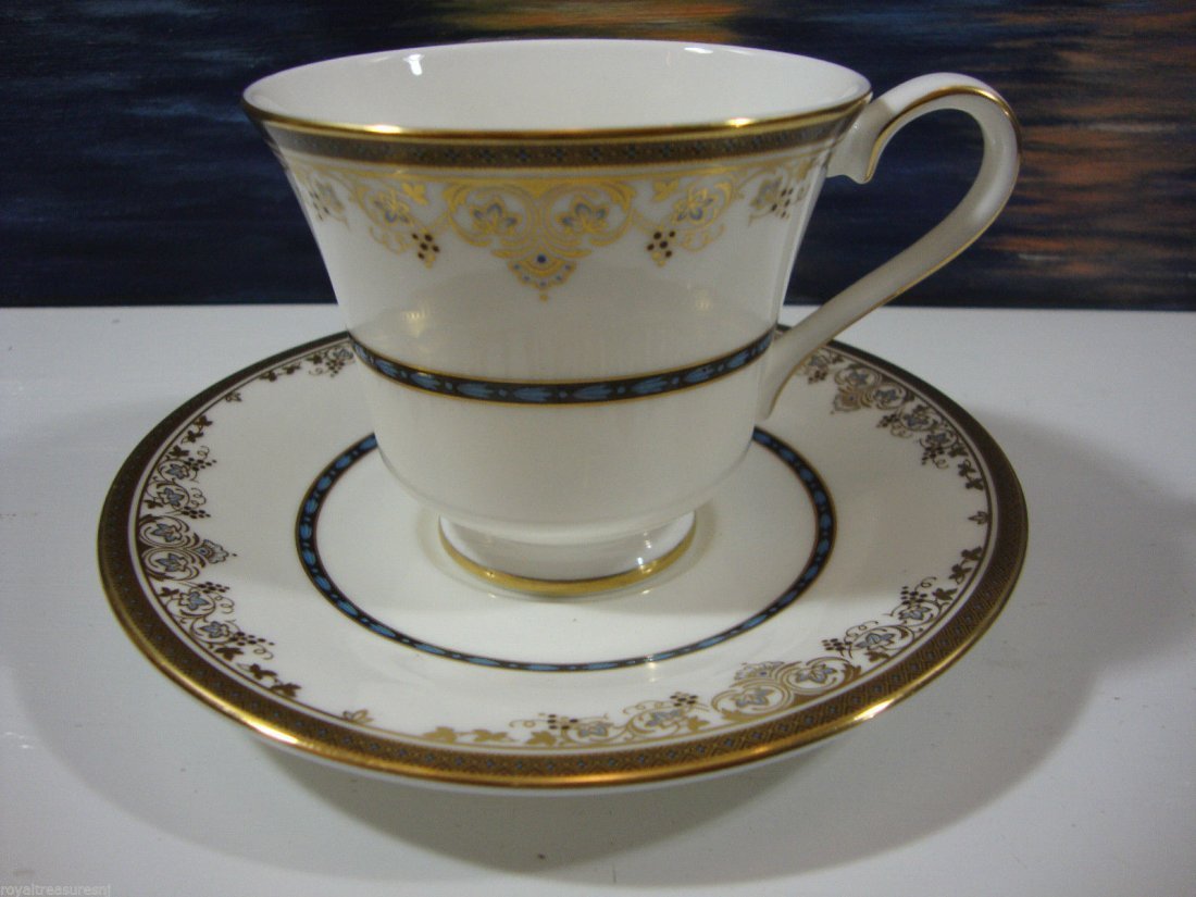 Royal Doulton Winchester Tea Cup and Sauser Set: Royal Doulton Winchester Tea Cup and Sauser Set. Winchester H-5094 -Fine Bone China - England. Gold Trim - Grapes design. No chips or crack. This piece is in very good condition-NO broken or Missing P