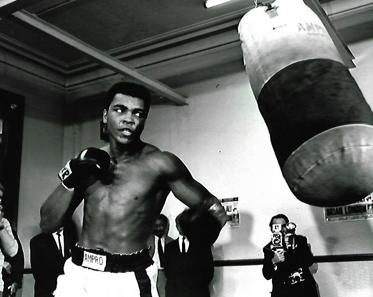 Black and White Ali Boxer Photo: Black and White Ali Boxer Photo . Print Size: 8"x 10"