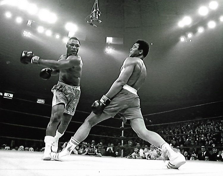Black and White Ali Boxer Photo: Black and White Ali Boxer Photo . Print Size: 8"x 10"