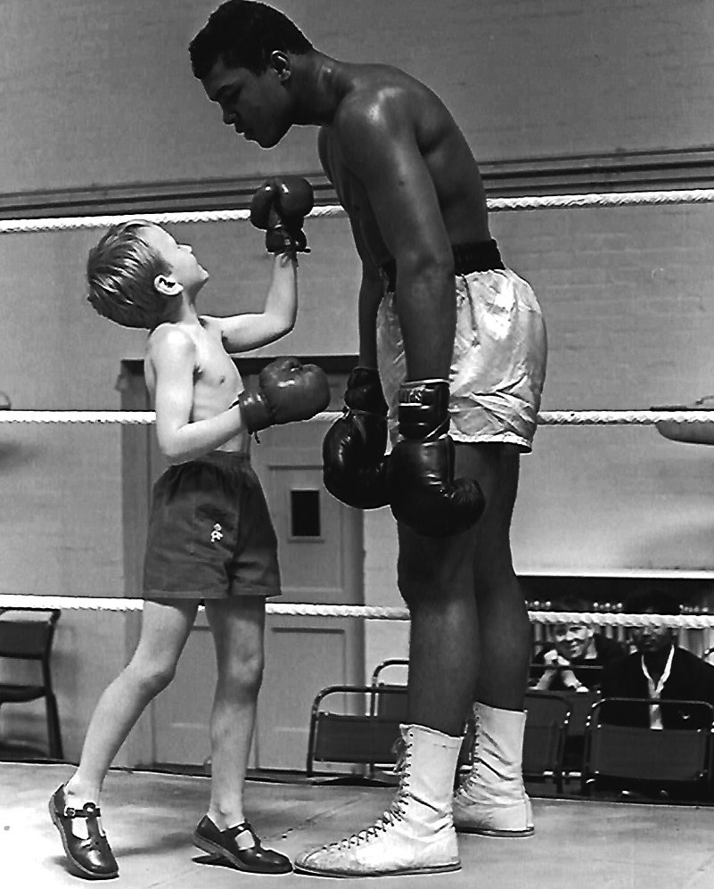 MUHAMMAD ALI WITH A KID Print: MUHAMMAD ALI WITH A KID Print Size: 8X10 Photo