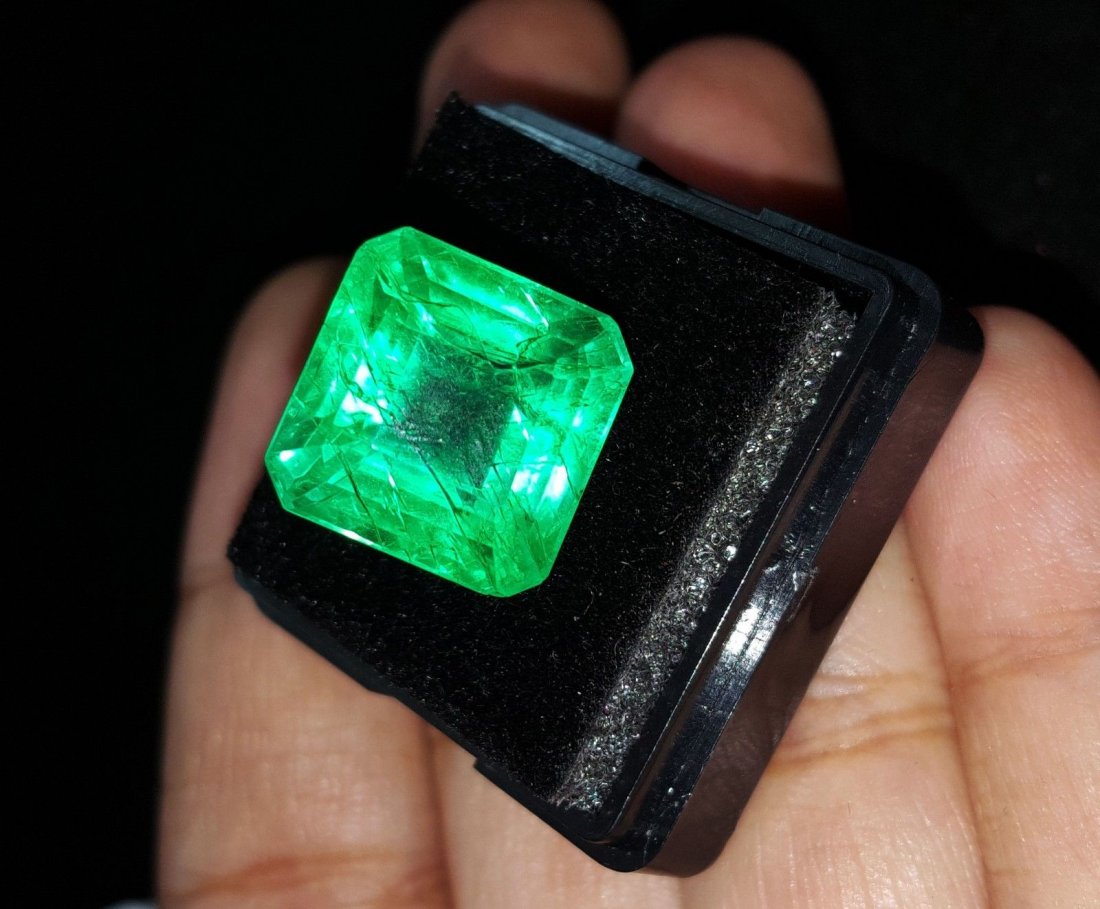 13.22 Ct Square Shape Natural Certified Colombian (1 of 2)