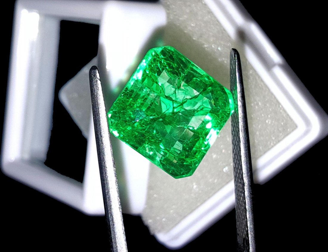 9.67 Ct Square Shape Natural Certified Colombian (1 of 2)