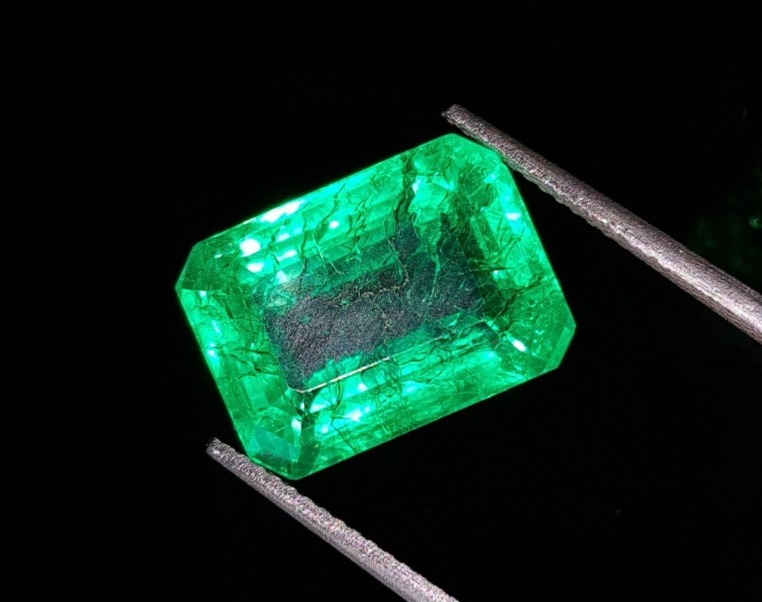 9.57 Ct Natural Certified Colombian Emerald (1 of 3)