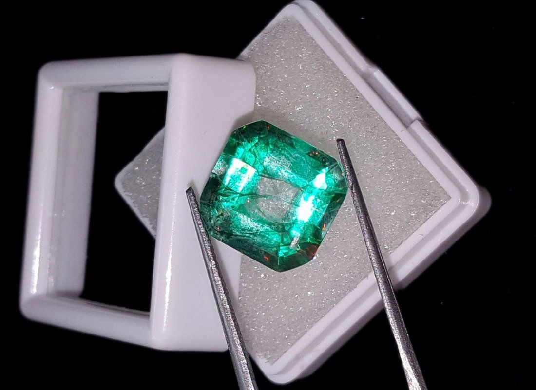 Octagon Shape Natural 7.22 Ct Certi Colombian Emerald (1 of 5)