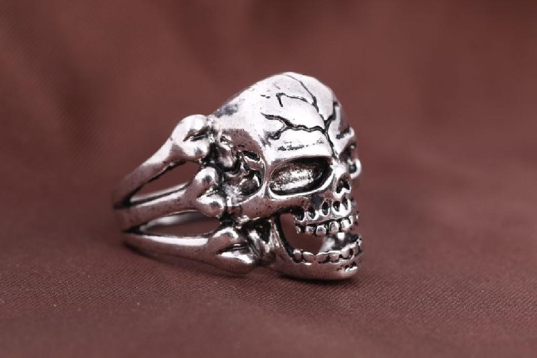 Skull shaped carving ring. Silver Plated -Weight: 10.7- (1 of 4)