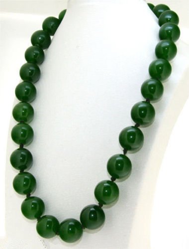 Natural Green Jade Necklace (1 of 2)