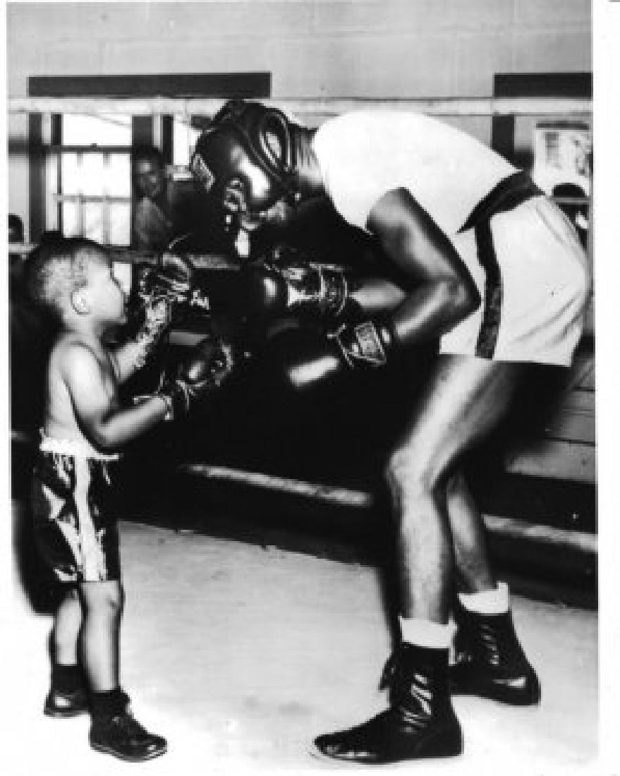 Cuban Boxing Champ KID GAVILAN: Cuban Boxing Champ KID GAVILAN & Gary Winford 3 Years-Old Photo Print Size: 8 x 10 .
