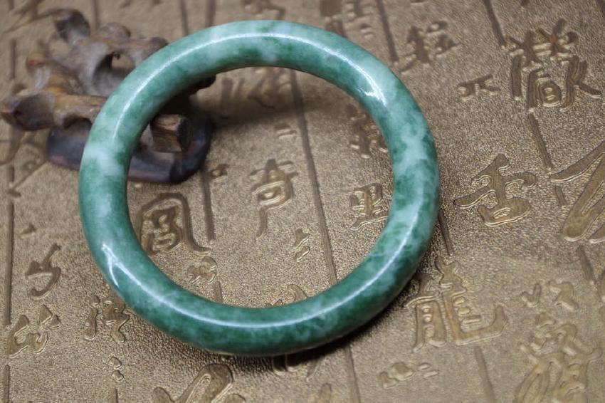 Old Chinese natural green jade bracelet (1 of 1)