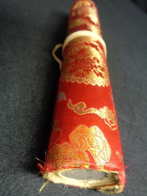 Large Scroll Chinese 9 Different painting scenes: Large Scroll Chinese 9 Different painting scenes . Measurement : 108"Long x 10"W.Good condition. see photo for description.