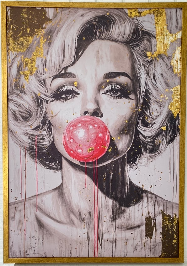Chic Marilyn Monroe Bubblegum Art Print, Pop Art: Chic Marilyn Monroe Bubblegum Art Print, Pop Art Canvas, Gold Leaf and Pink Wall Decor.DIMENSIONS: 28"x40"inches Ready to Hang.MATERIAL: GOLD FRAMED.Great Condition see Photo. We pack & Ship for you. 