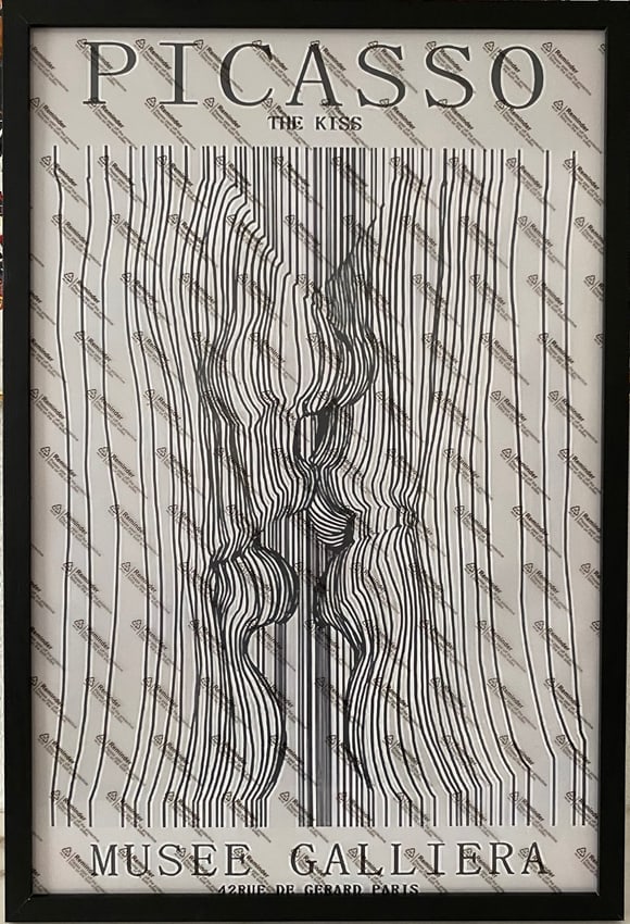 Pablo Picasso art print on Canvas "The Kiss": Pablo Picasso art print on Canvas "The Kiss" Musee Galeria 42 Rue de Gerard Paris. Approx Print Canvas Size: 24 x 16, Approx New Box Frame Size: 25 x 17 inches.Item ready to hang.It is being sold afte