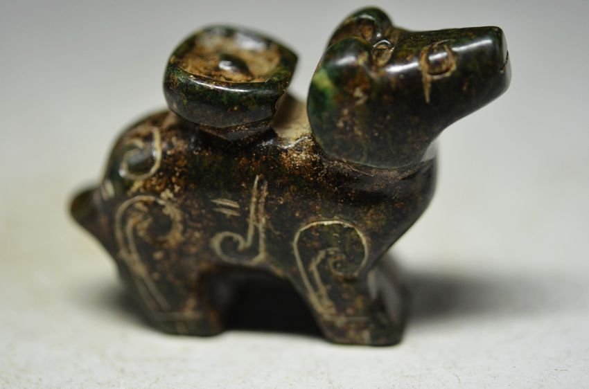 UNIQUE CHINESE OLD JADE HAND CARVED BEAST STATUE (1 of 7)
