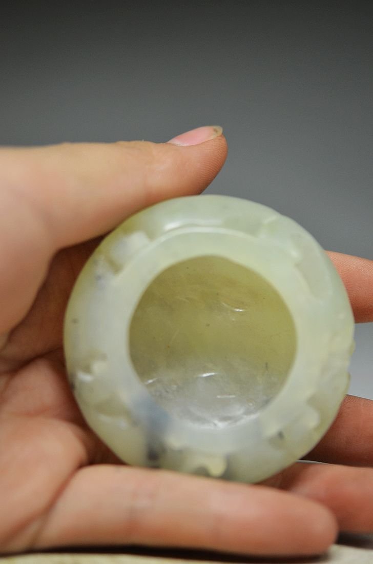 Chinese Natural jade Carved Brush Washer: Exquisite Chinese Natural jade Carved Brush Washer. size:Length：63mm - Height：18mm. This piece is in excellent condition.
