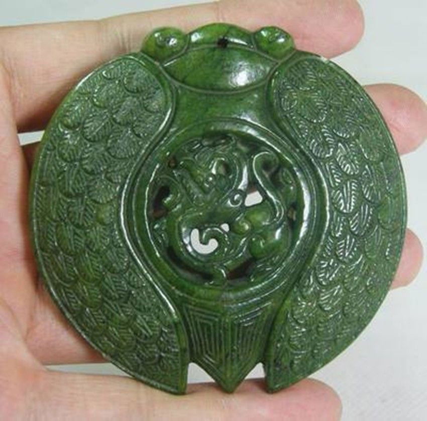 CHINESE OLD HANDWORK GREEN JADE CARVED CICADA PENDANT. (1 of 1)