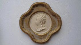 Large Vintage 10" Round Lady Wall Plaque Wood Frame: Large Vintage 10" Round Lady Wall Plaque Wood Frame - Plaque Size:5"1/2 - Frame Size:10"1/2 x 10"1/2 - Weight:1.5 lb. This piece is in very good condition-NO broken or Missing Part