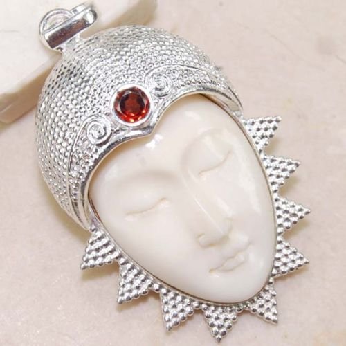 BALINESE PRINCESS FACE CARVED BONE & GARNET 925 SOLID: BALINESE PRINCESS FACE CARVED BONE & GARNET 925 SOLID STERLING SILVER PENDANT. Brand:Old-English-Silver-Metal Purity:.925,-Solid-Style:PendantMain Stone:Bone -Metal:Sterling Silver. WEIGHT OF THE PIEC