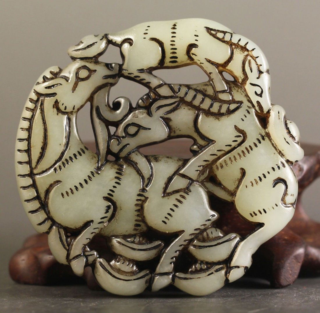 Chinese jade hand-carved three sheep design (1 of 2)