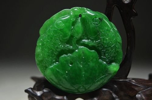 GREEN JADEITE JADE HAND CARVING FISH PENDANT (1 of 4)