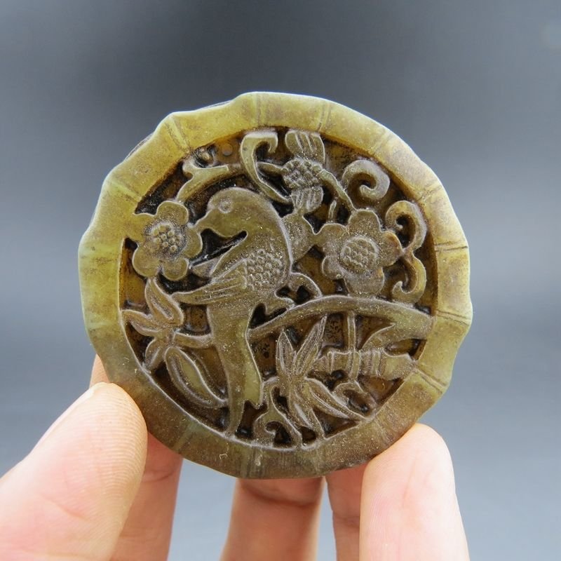 Antique Hand-Carved Chinese Medallion: Antique Hand-Carved Chinese Medallion.Long:50mm x Wide:50mm