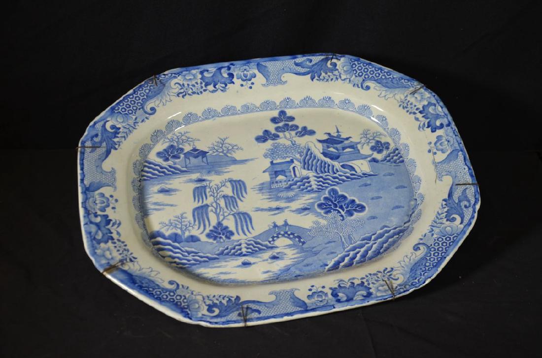 Large serving plate, octagonal form, far east: Large serving plate, octagonal form, far east landscapes depicted in underglaze blue, tilted lip shows floral ornaments, marked Masons, length = 52,0, width = 43,0 cm. Middle to end of the 20th centur