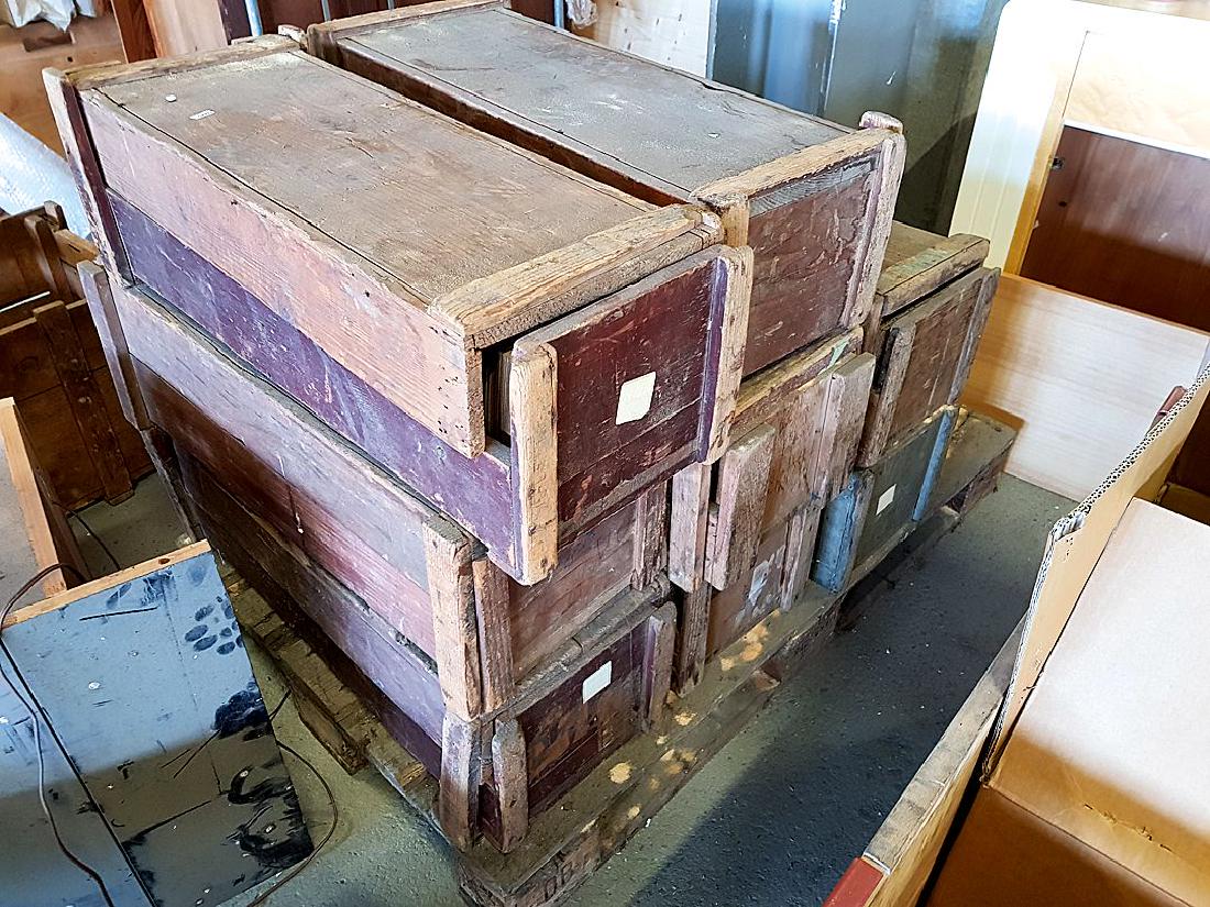 8 cases of 49key, limonaire organ books.: 8 Kisten mit 49Tasten Limonaire-Orgelbücher 8 cases of 49key Limonaire organ books.Ohne Limit/ No Reserve