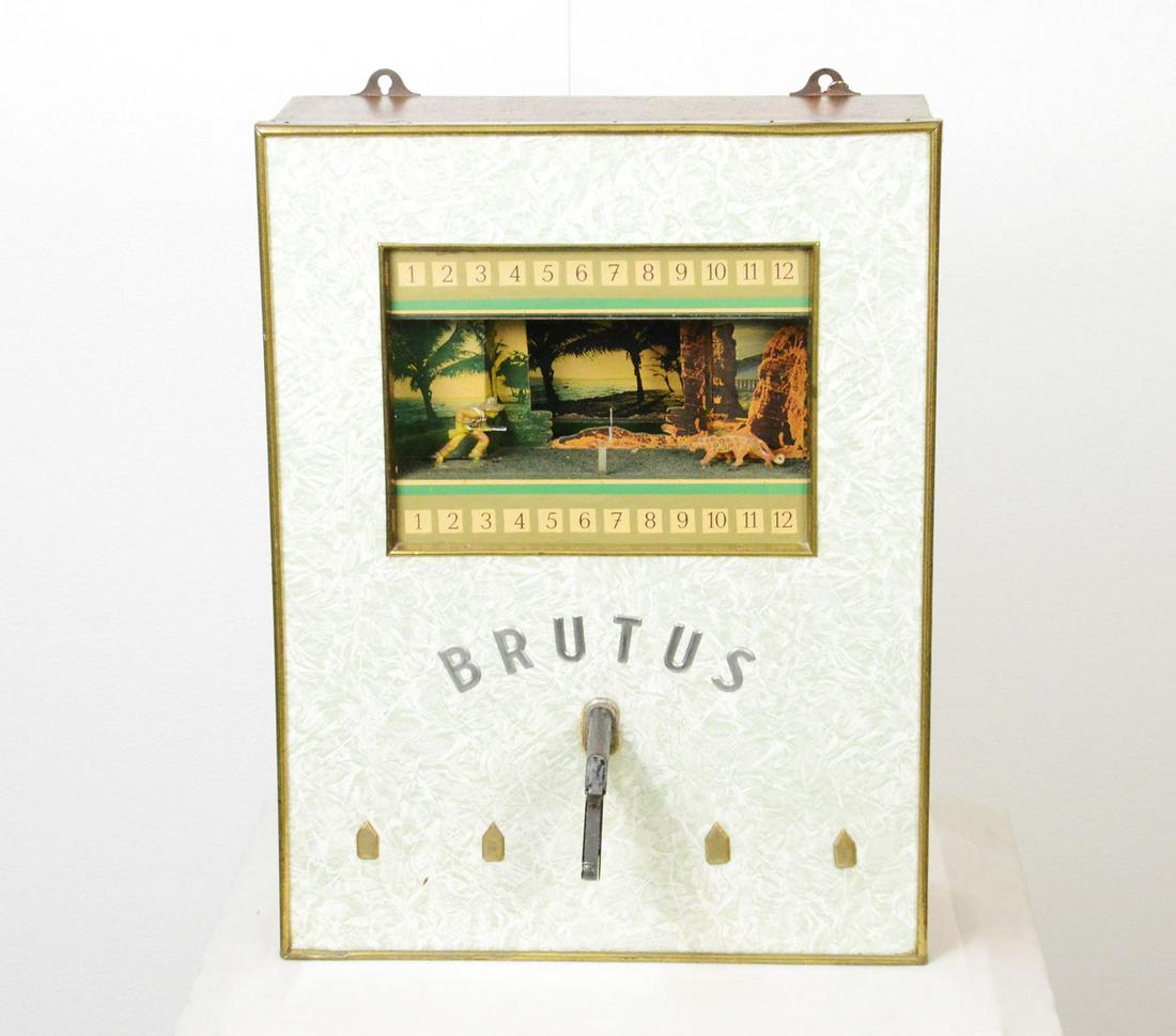 Brutus, historical German amusement machine: BRUTUS, historical German amusement machine electro-mechanical predator hunting. Resopal-coated wooden cabinet with glass panels and three-Dimensionsal lettering on front. Lateral coin insert. Fully p