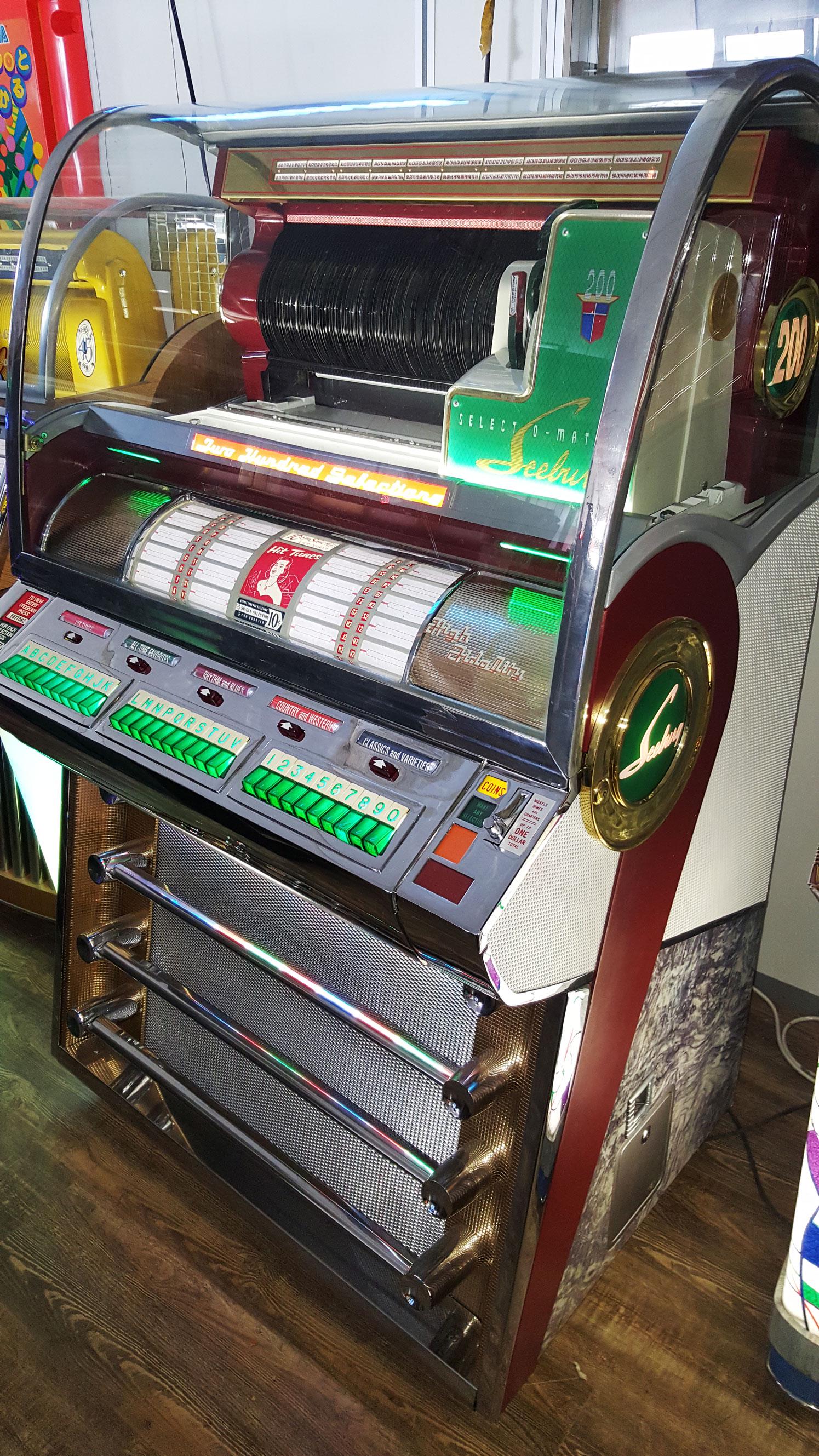 Seeburg V200 Jukebox: Wurlitzer 2100 Jukebox in full restored (Grade A) condition, 200 selections, 1955. Size 147 x 95 x 72 cm.