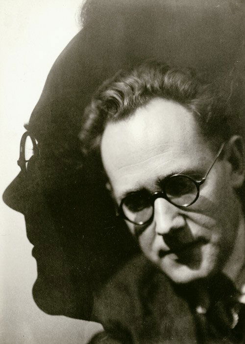 Kesting, Edmund: Portrait of Kurt Liebmann: Portrait of the Writer Kurt Liebmann (1897 - 1981). 1934. Vintage gelatin silver print on Mimosa paper. 14,8 x 10,5 cm. Annotated in ink on the verso. A fine print in near excellent condition. Edmund