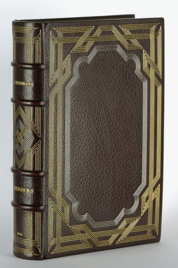 Huysmans, Joris-Karl: A rebours. Ill. A. Leroux.: Huysmans, J(oris)-K(arl). A rebours. XVII, 218 S., 4 Bl. Mit Titelblatt mit kolorierter Holzstich-Vignette und zusammen 72 Tafeln (18 Tafeln in je 4 Zuständen, davon 3 auf aufgez. China und 1 in Farb