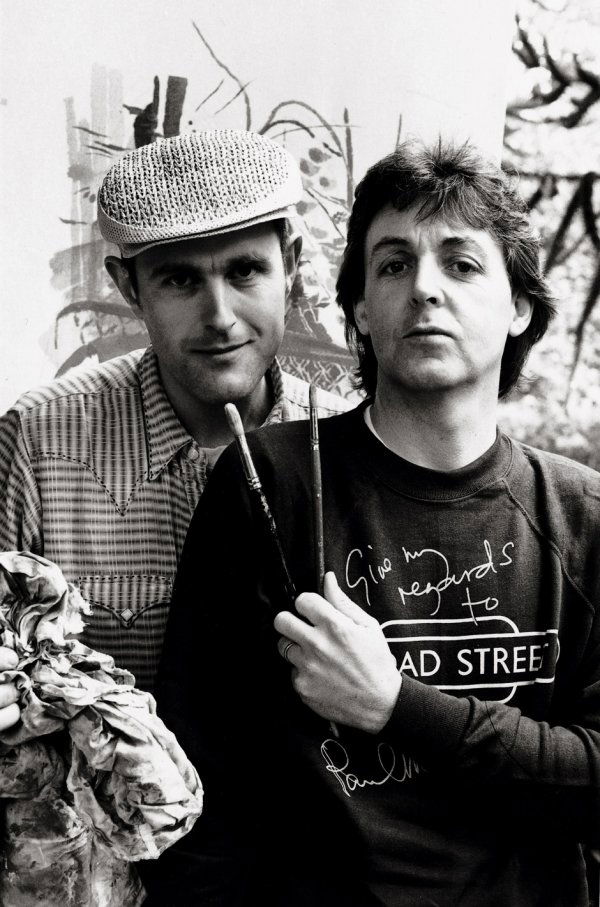 McCartney, Linda: Paul McCartney and Humphrey Oce: Paul McCartney and Humphrey Ocean. 1983. Vintage gelatin silver print. 24 x 16 cm (25,2 x 20,2 cm). Photographer's agency stamp on the verso.In 1982 Humphrey Ocean won the Imperial Tobacco Portrait Aw