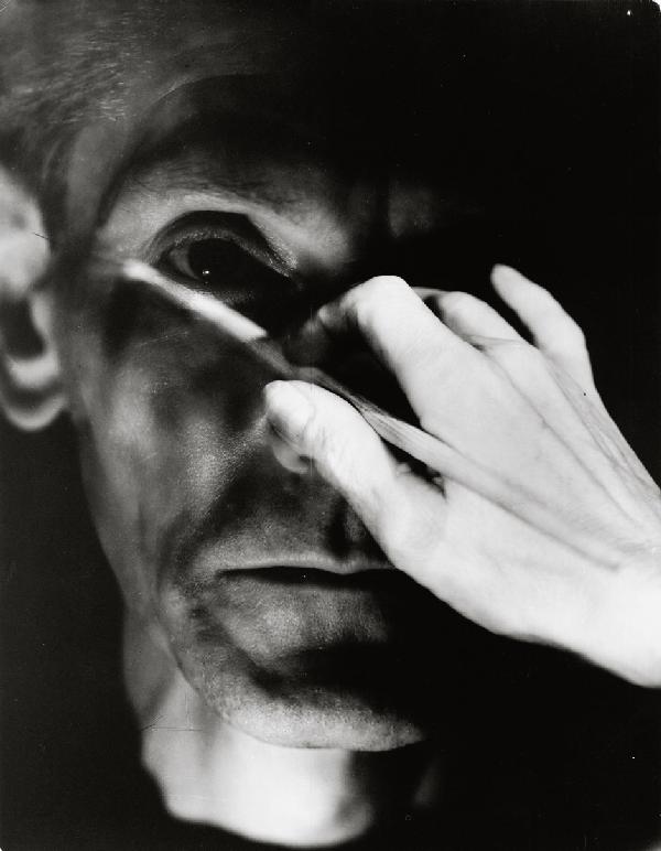 Kesting, Edmund: Self-portrait as painter: Self-portrait as painter. 1930. Ferrotyped vintage gelatin silver print. 29,7 x 23 cm. Photographer's stamp, titled, numbered and with annotations for developing time, etc. in blue ink by the phot