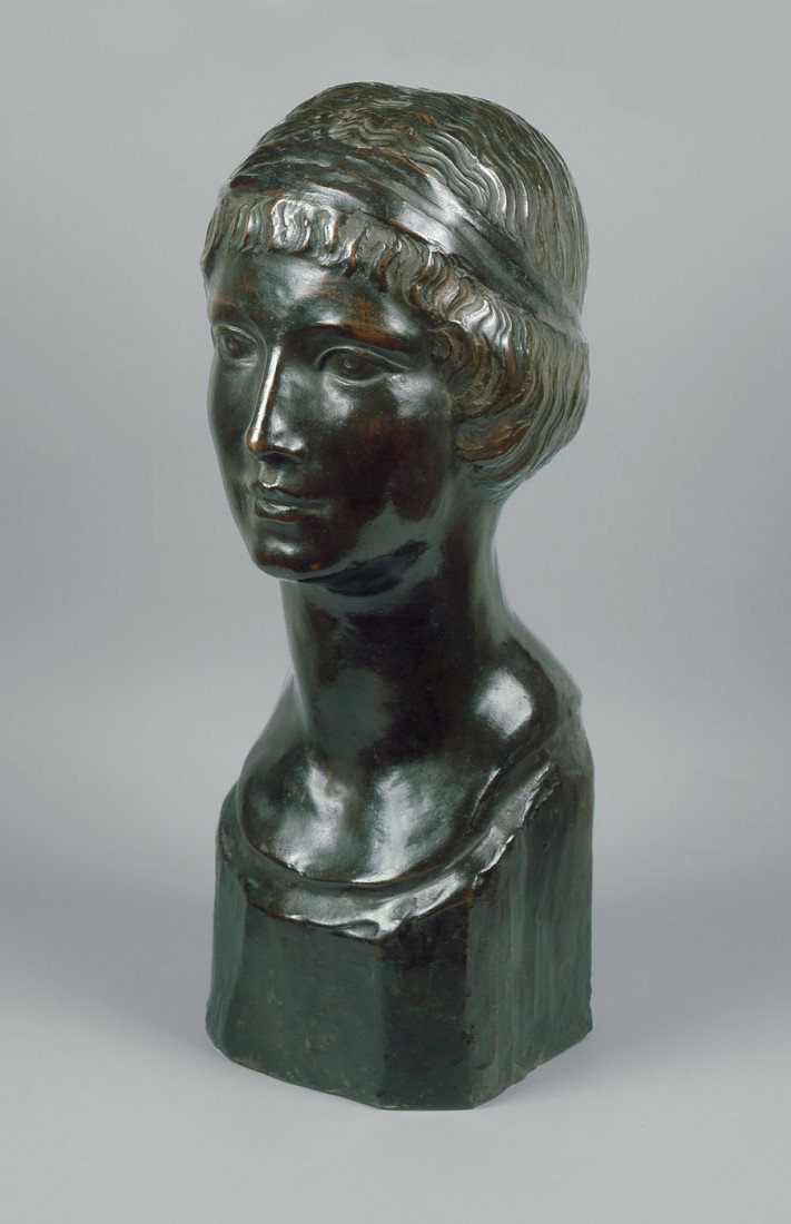 Erskine, Harold Perry: Römischer Knabe: Römischer Knabe. Bronze mit goldbrauner Patina. H. 47 cm. Mit dem Gießerstempel "Cire Perdue Paris", sowie seitlich mit geritzter Signatur "Erskine". Um 1910.
