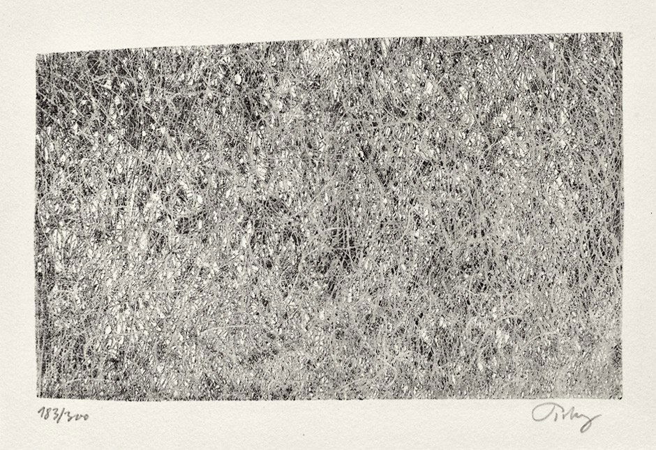 Tobey, Mark: Ohne Titel: Ohne Titel. Lithographie auf Velin. 12,4 x 19,8 cm (Darstellung); 30,3 x 37,8 cm (Blattgröße). Signiert. Auflage 300 num. Ex. Nicht mehr bei Nagel. Ausgezeichneter Druck mit dem vollen Rand.
