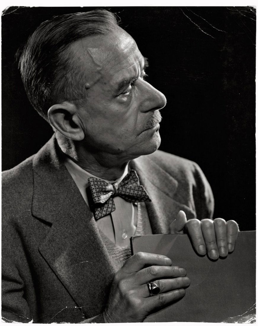 Karsh, Yousuf: The author Thomas Mann: The author Thomas Mann (1875 - 1955). 1946. Vintage ferrotyped gelatin silver print. 31,5 x 25,5 cm. Photographer's/copyright stamp, 3 agency stamps and annotated in ballpoint pen on the verso. Ka