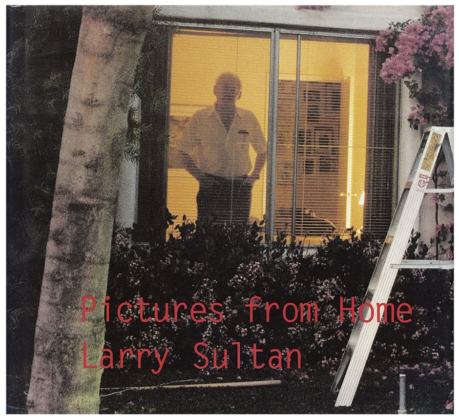 Sultan, Larry: Pictures from Home: Pictures from Home. 127 p. With numerous plates in black and white and color 25,5 x 27,5 cm. Original green linen boards pressed title on spine and cover in a photo-illustrated dust jacket (minor fadi