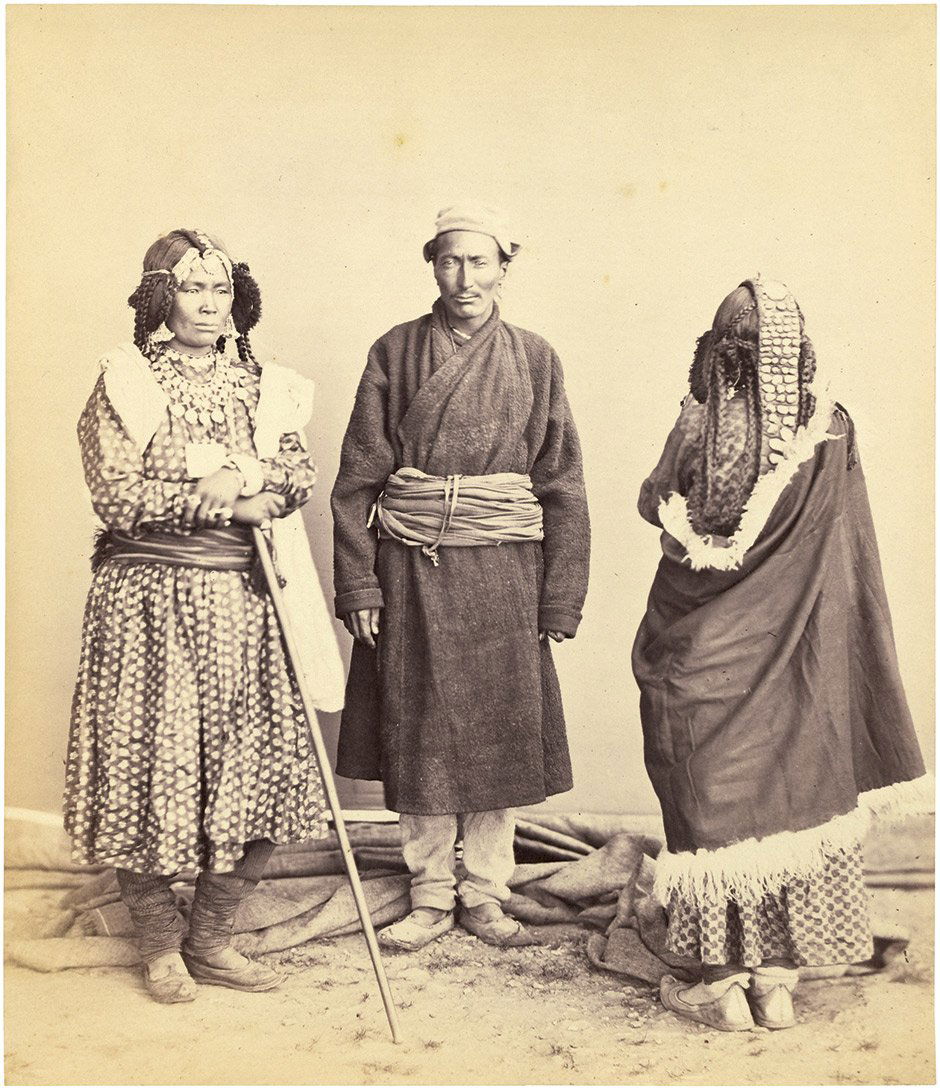 Bourne, Samuel and Charles Shepherd: Three Tibetans in : Three Tibetans in traditional costume. 1865/66. Albumen print. 22,5 x 19 cm. Mounted to board (slight foxing, more visible on verso), annotated in pencil on mount verso.A few small light foxing spots,