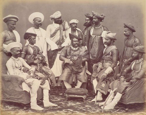 Bourne, Samuel & Charles Shepherd: Maharajah of G: "The Maharajah of Gwalior, Ministers and Suite"; "Nautch Girls". Circa 1870. 2 albumen prints. Each circa 22,5 x 28 cm. One with title in lower edge in the negative. Flush-mounted